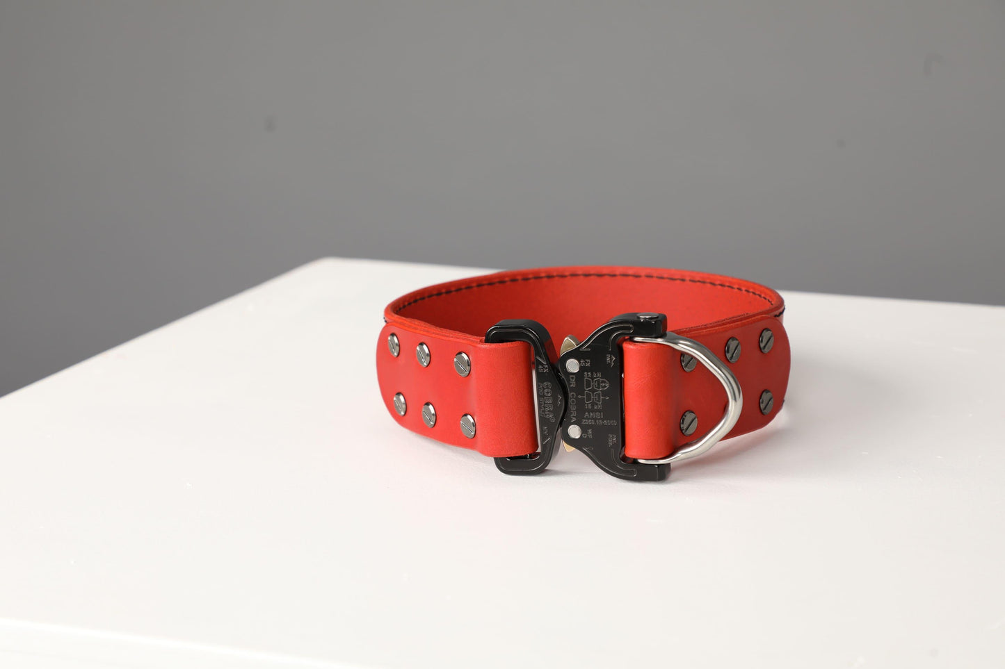 Red leather dog collar with COBRA® buckle | animalistus