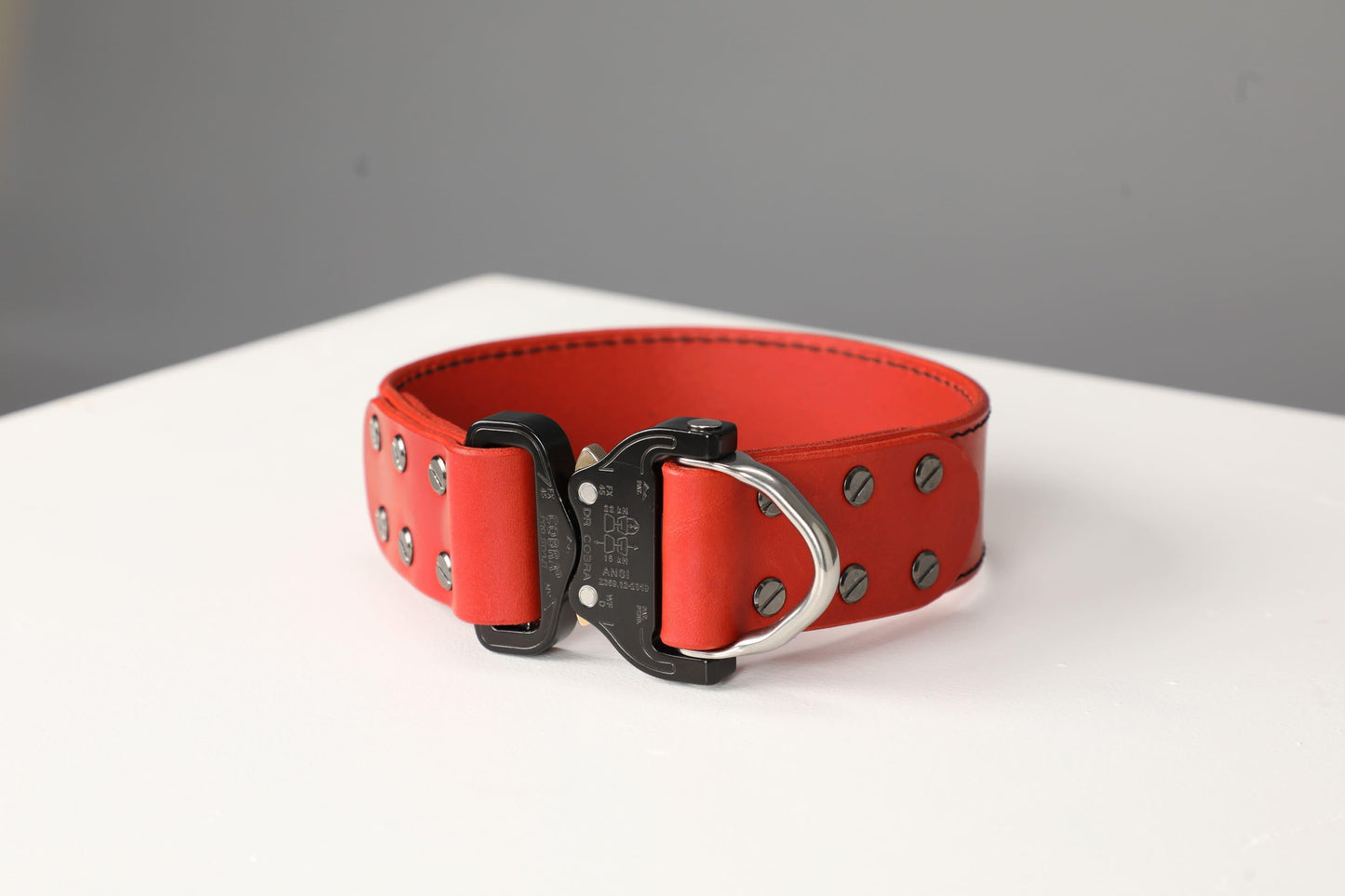Red leather dog collar with COBRA® buckle | animalistus