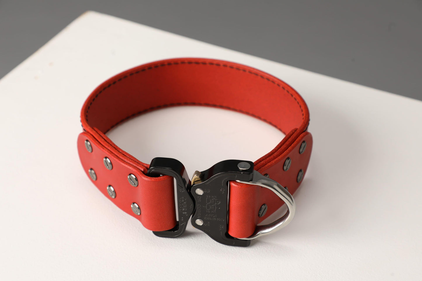 Red leather dog collar with COBRA® buckle | animalistus
